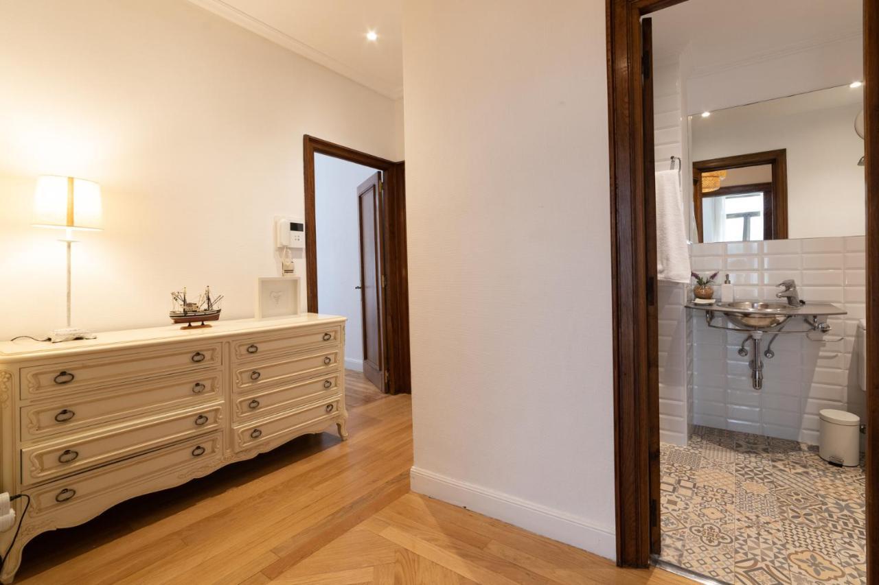 La Concha Cozy Balcony Apartment By Cisan Rentals San Sebastian Bagian luar foto