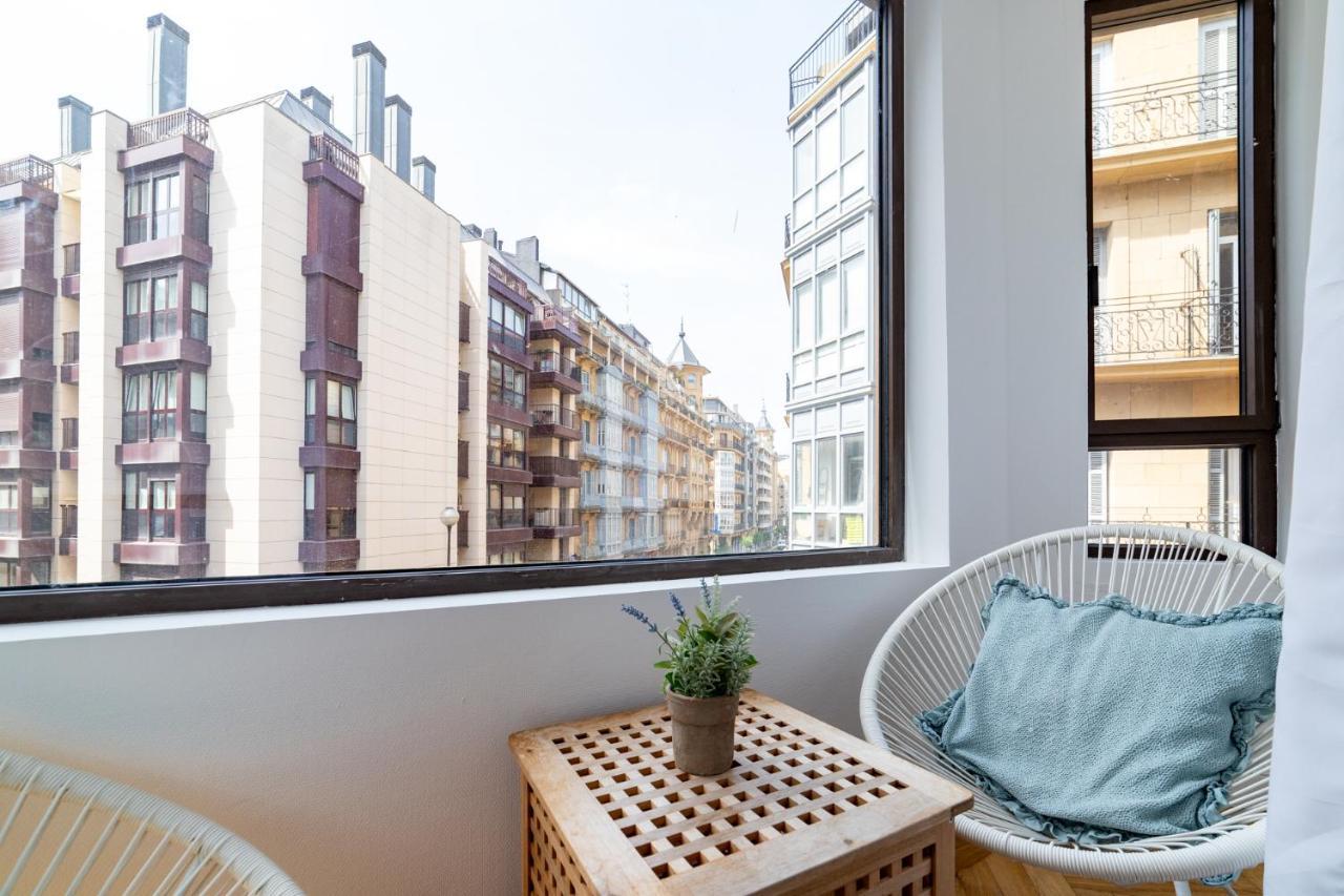 La Concha Cozy Balcony Apartment By Cisan Rentals San Sebastian Bagian luar foto