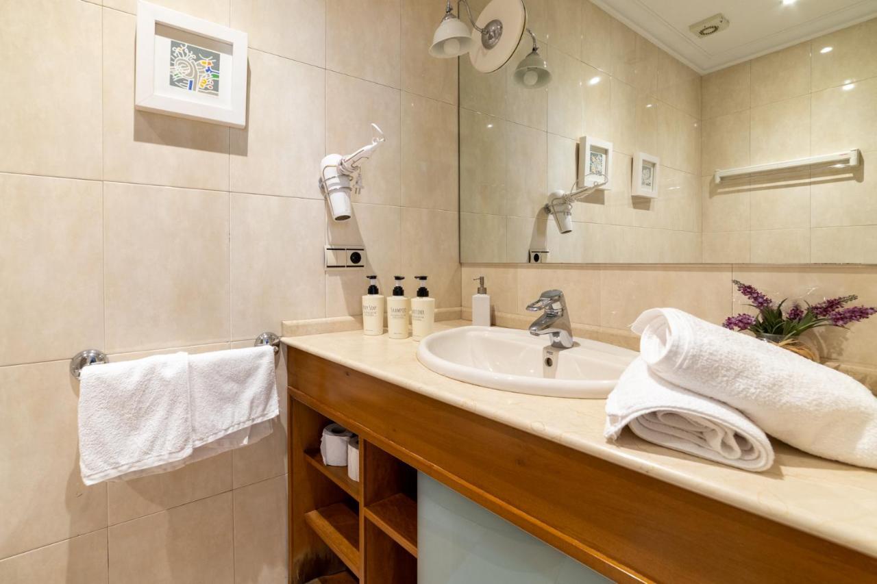 La Concha Cozy Balcony Apartment By Cisan Rentals San Sebastian Bagian luar foto